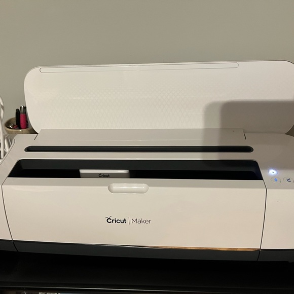 Cricut maker 2 - Picture 2 of 4